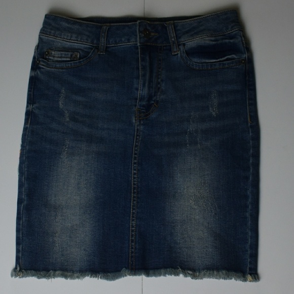 Denim Skirt with flower detail - Picture 2 of 4
